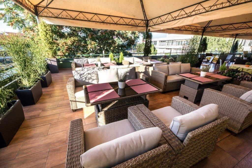 Hotel Zlaty Byk Римавска-Собота Экстерьер фото